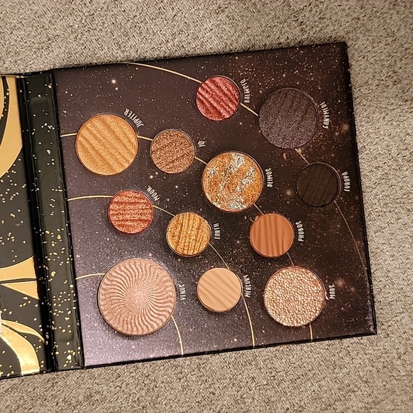 3/$15! - BNIB - LIMITED EDITION VENUS 12 Shade Palette - Picture 1 of 2